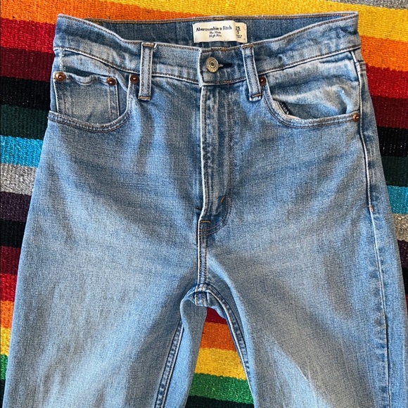 Abercrombie & Fitch Denim - Abercrombie & Fitch High Rise Jeans